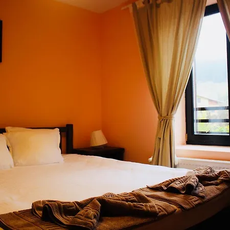 Kutsinska House Affittacamere Progled