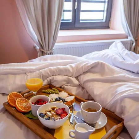 Kutsinska House Pensiune