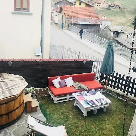 Kutsinska House 4*