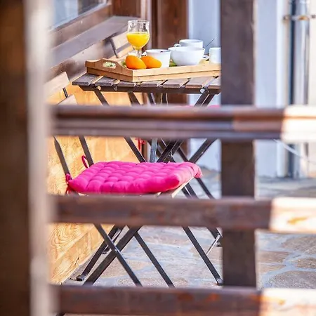 Kutsinska House Pensiune Progled