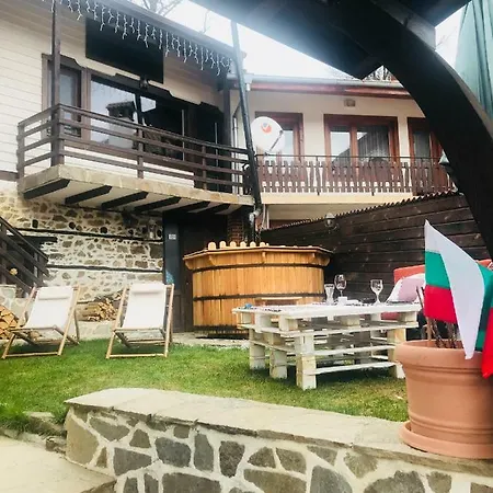 ゲストハウス Kutsinska House 4*