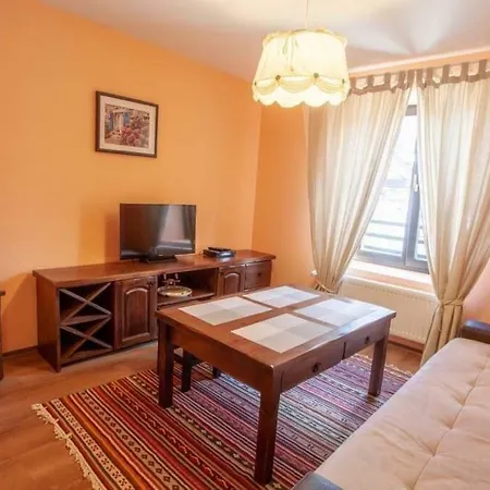 Kutsinska House ゲストハウス 4*