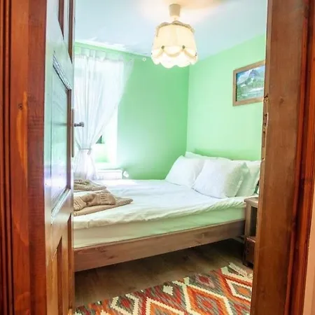 ゲストハウス Kutsinska House 4*