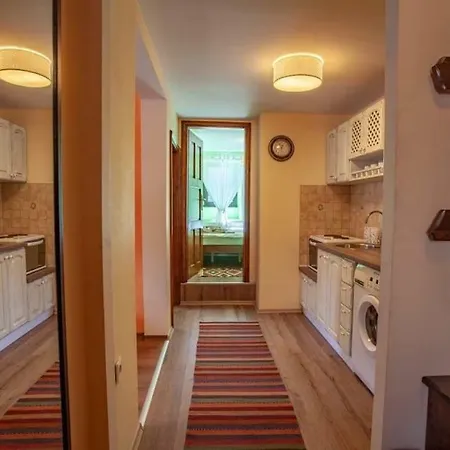 Kutsinska House Affittacamere Progled