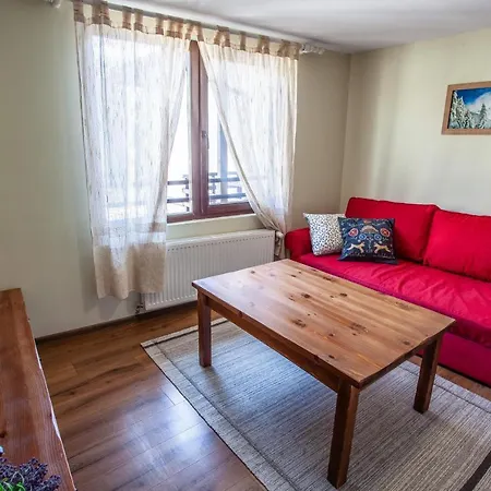 Kutsinska House Progled